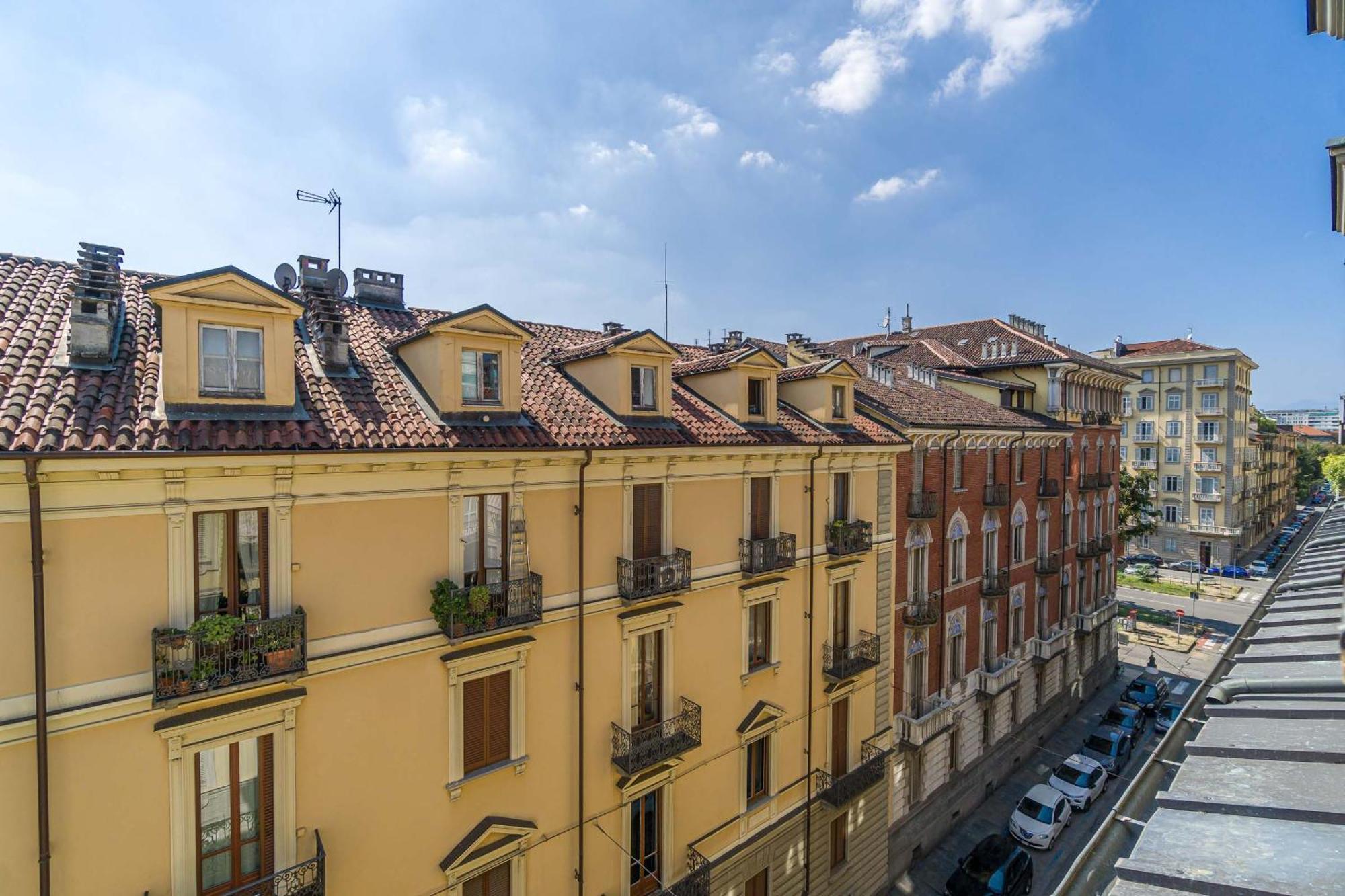 Casa Valeggio Attic Apt Few Steps From Porta Nuova Apartment Turin Bagian luar foto
