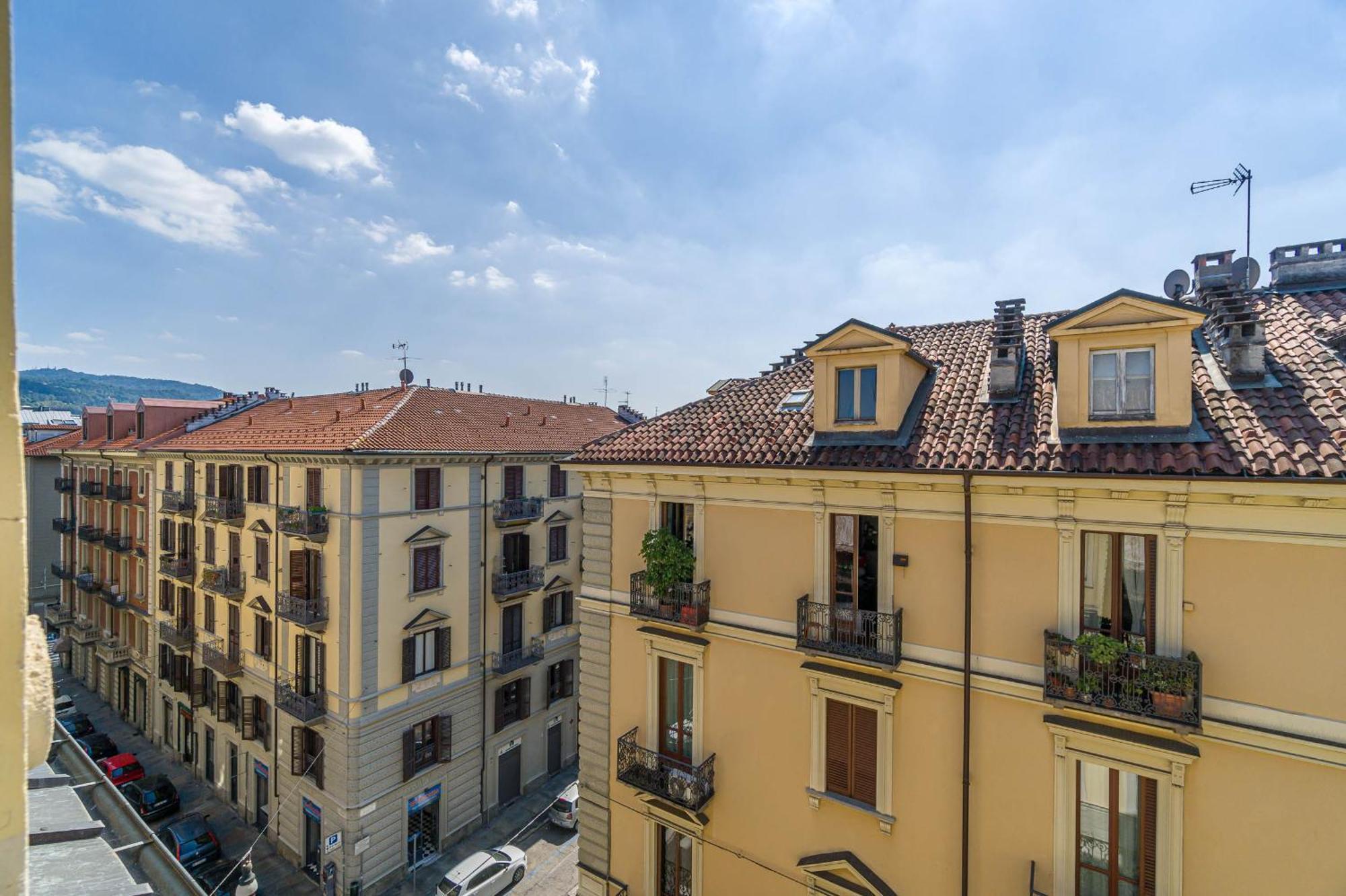Casa Valeggio Attic Apt Few Steps From Porta Nuova Apartment Turin Bagian luar foto