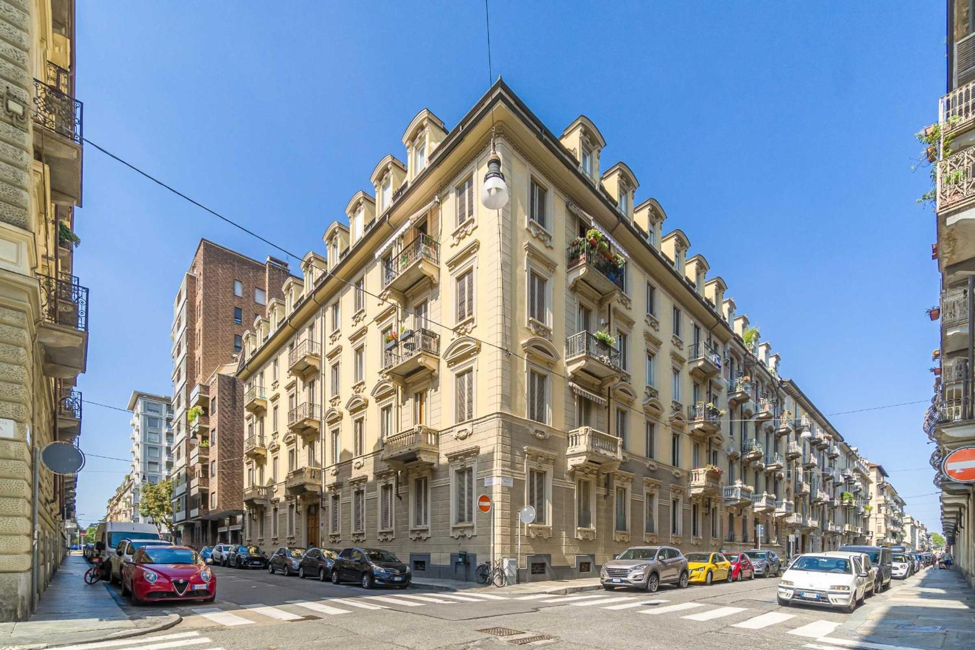 Casa Valeggio Attic Apt Few Steps From Porta Nuova Apartment Turin Bagian luar foto