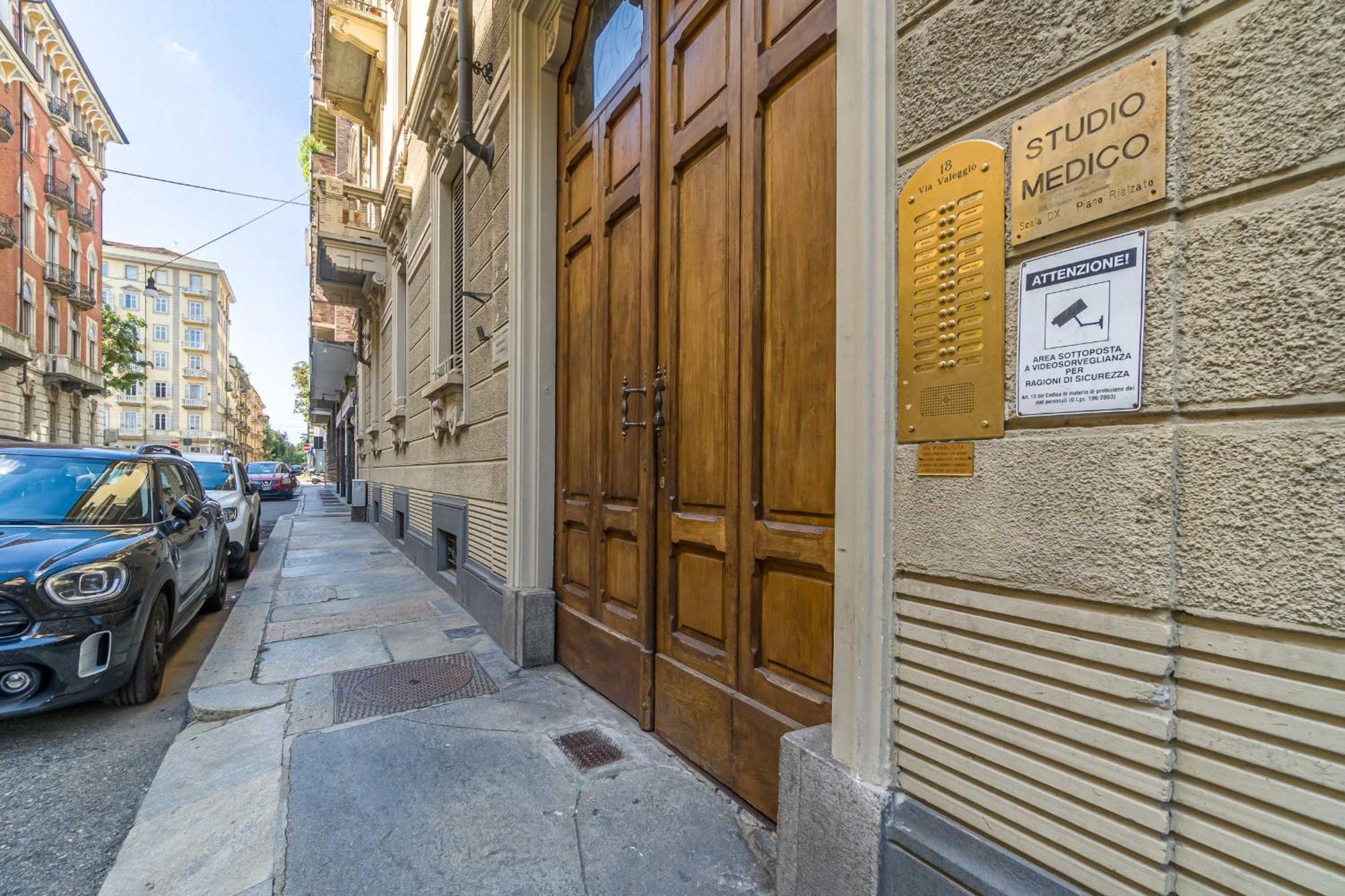 Casa Valeggio Attic Apt Few Steps From Porta Nuova Apartment Turin Bagian luar foto